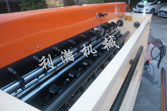 <a href='http://huameisofa.com/xingyezixun/1133.html' target='1' style='font-size:14px; font-weight:bold; color:#ff0000;'>超声波剪切机</a>